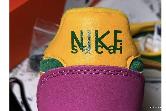 BV0073-301 Pine LD Nike BV0073-301  Green Sacai Waffle 1217